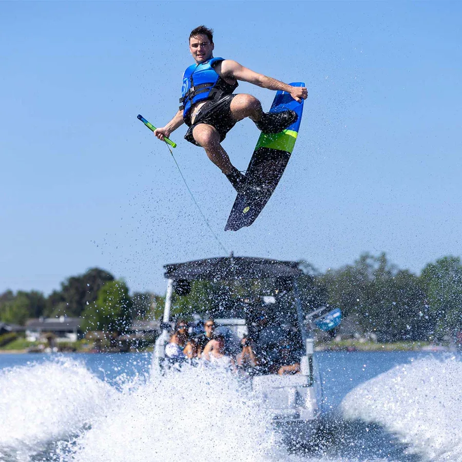 O’Brien Valhalla Wakeboard w/ Clutch Bindings