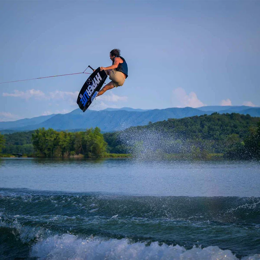 Hyperlite State 2.0 Wakeboard w/ Formula Bindings