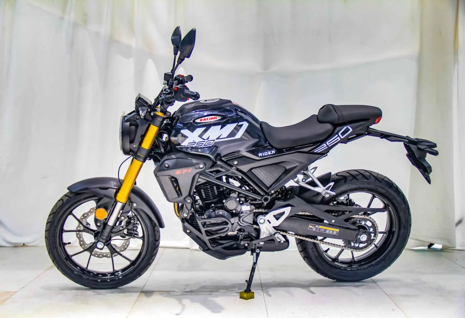 Vitacci XMT 250 EFI Street Bike, 6-Speed Standard, 4-Stroke Single Cylinder, Oil-Cooled