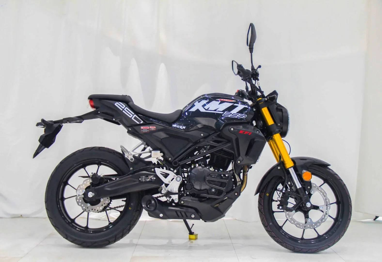 Vitacci XMT 250 EFI Street Bike, 6-Speed Standard, 4-Stroke Single Cylinder, Oil-Cooled