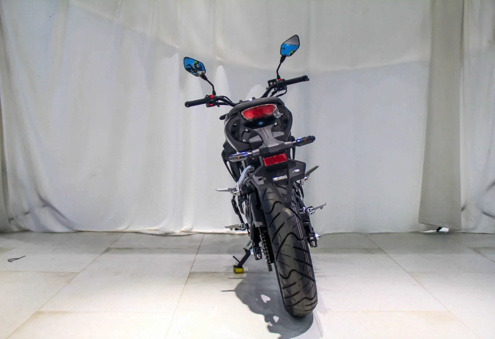 Vitacci XMT 250 EFI Street Bike, 6-Speed Standard, 4-Stroke Single Cylinder, Oil-Cooled