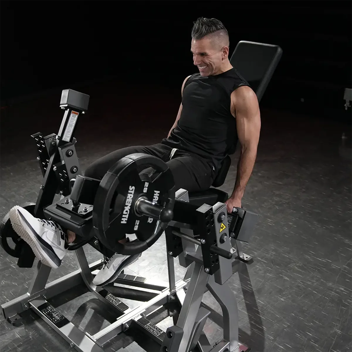 Hammer Strength iso-lateral quad machine for lower body isolation
