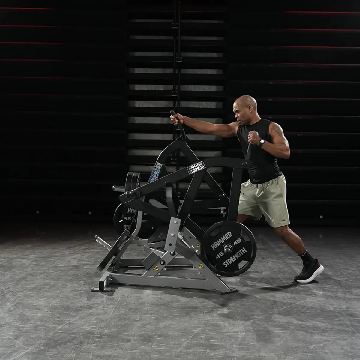 Hammer Strength Open floor push-pull twist machine with integrated plate storage