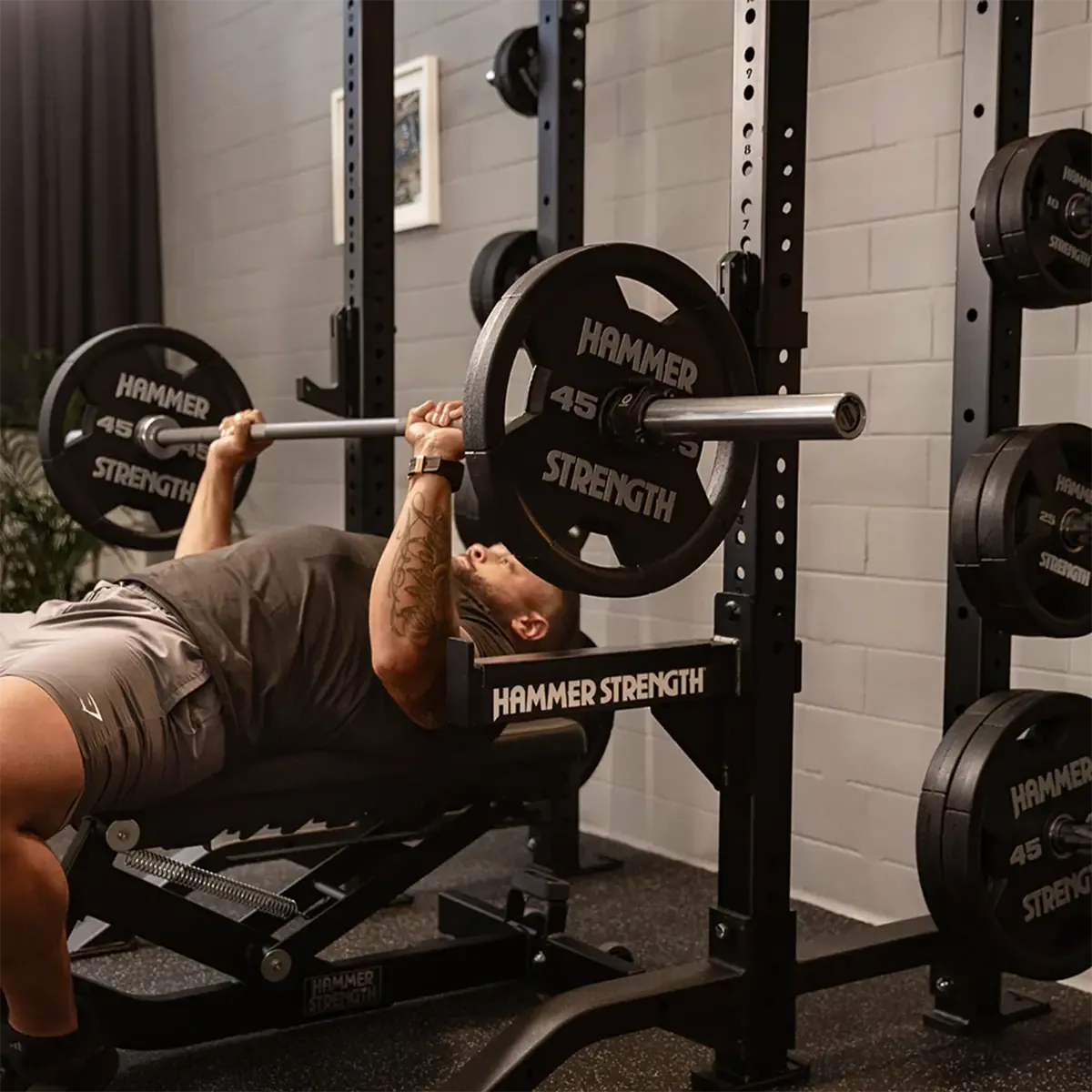 Hammer Strength HD Commercial strength rack with 11-gauge steel uprights and plate horns