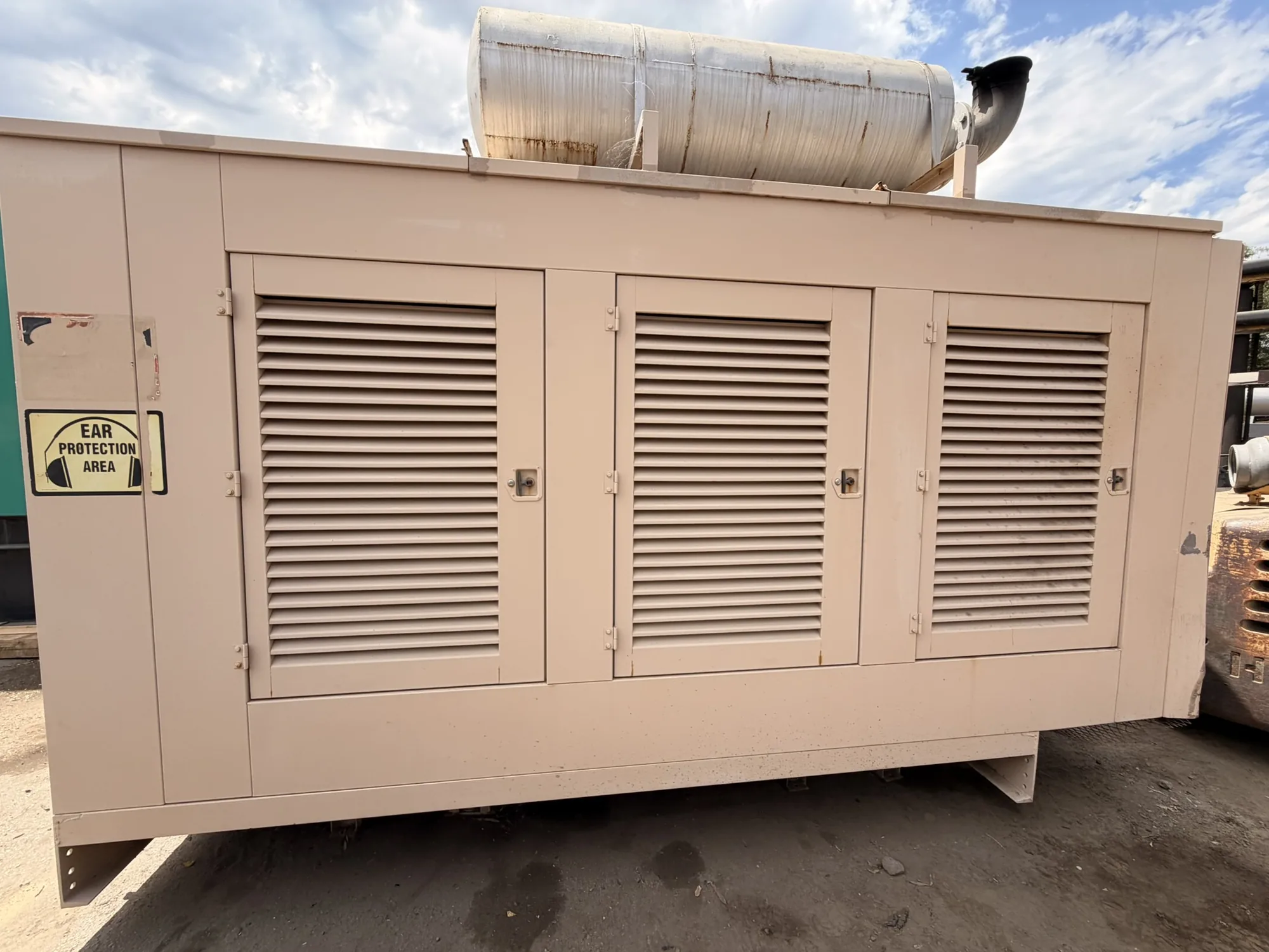 Detroit Diesel 16V92TA – 700KW Diesel Generator Set