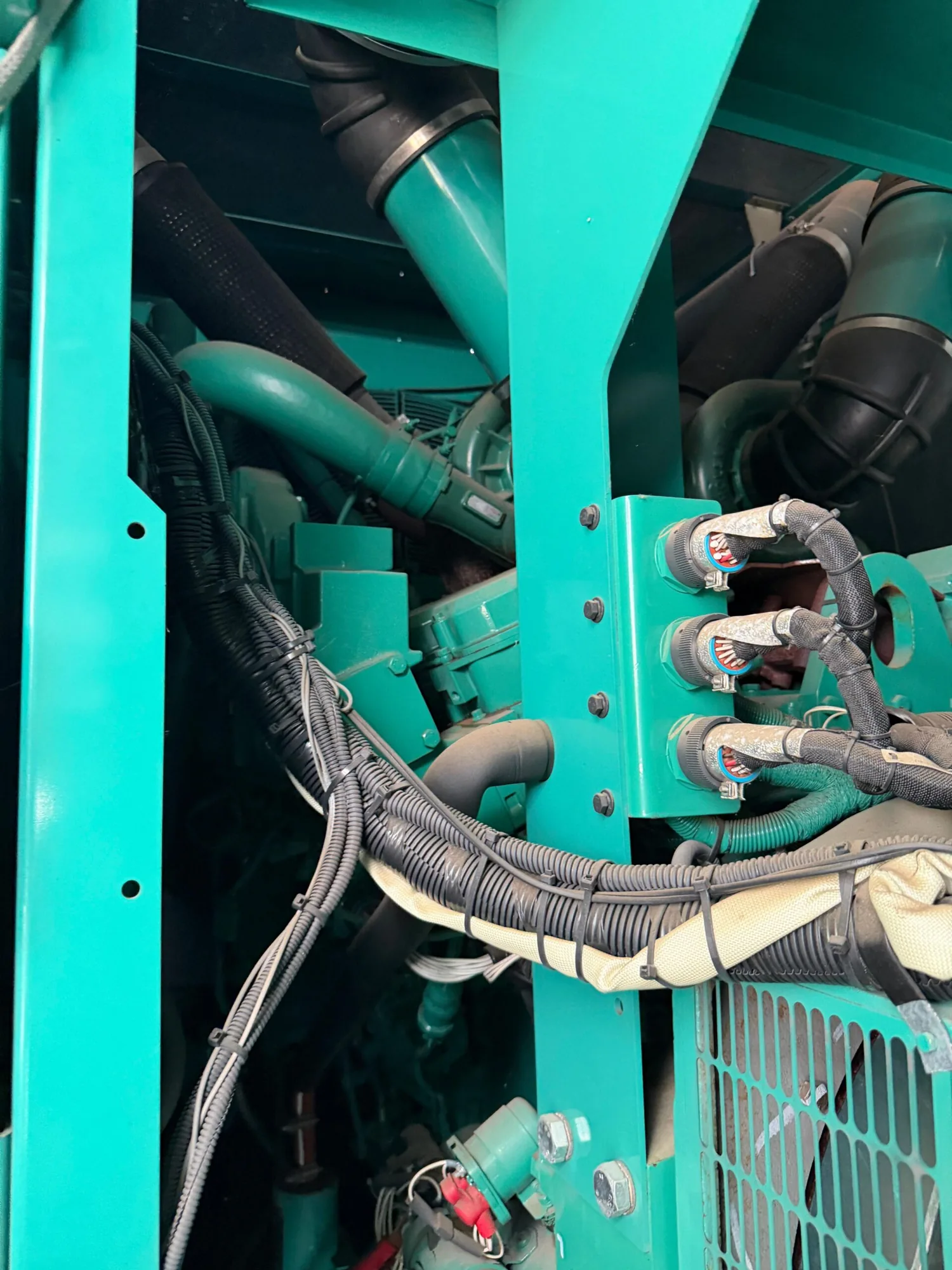 Cummins DQFAD / QST30 – 1000KW Tier 2 Diesel Generator Sets (2 Available)