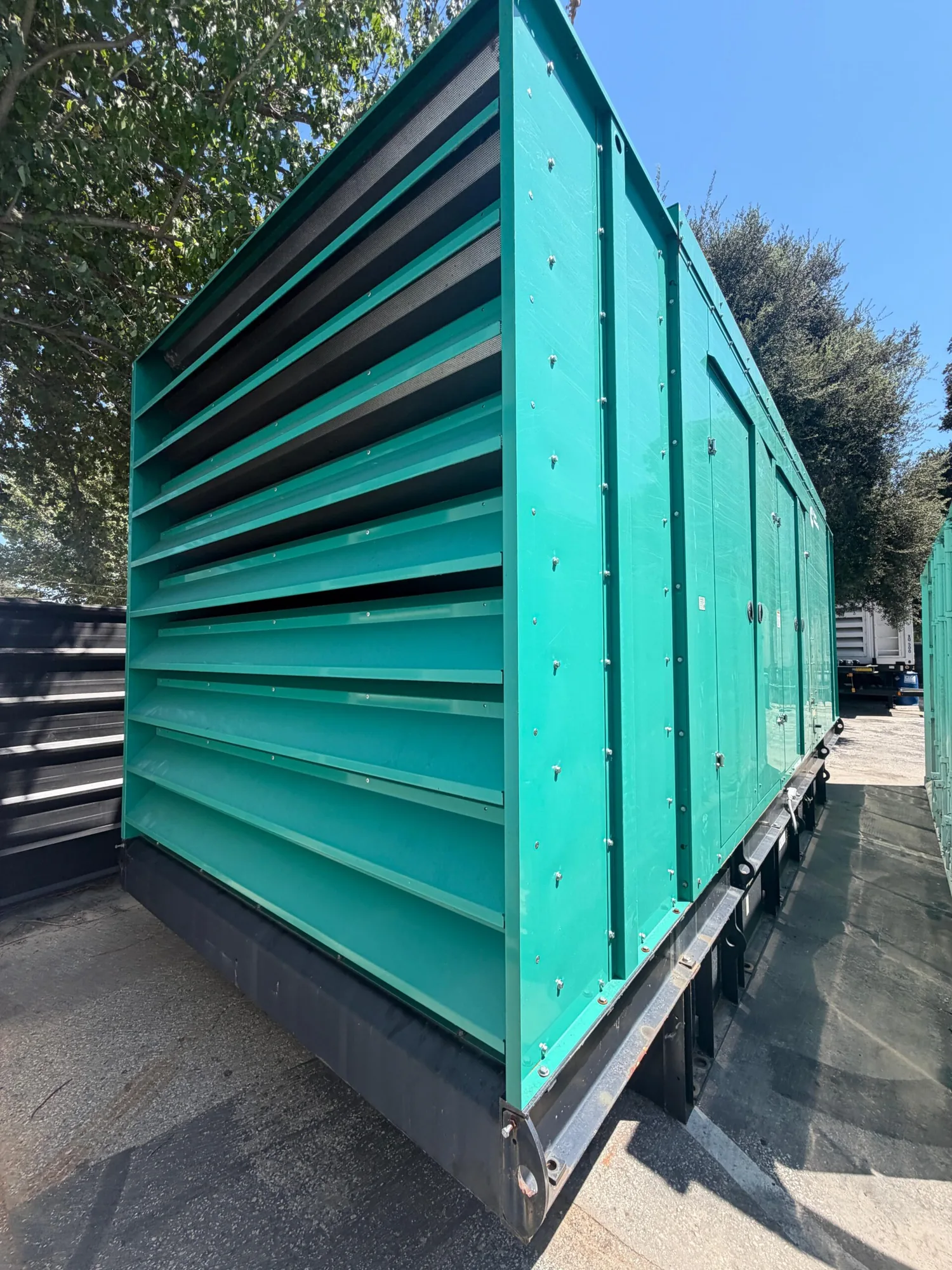 Cummins DQFAD / QST30 – 1000KW Tier 2 Diesel Generator Sets (2 Available)