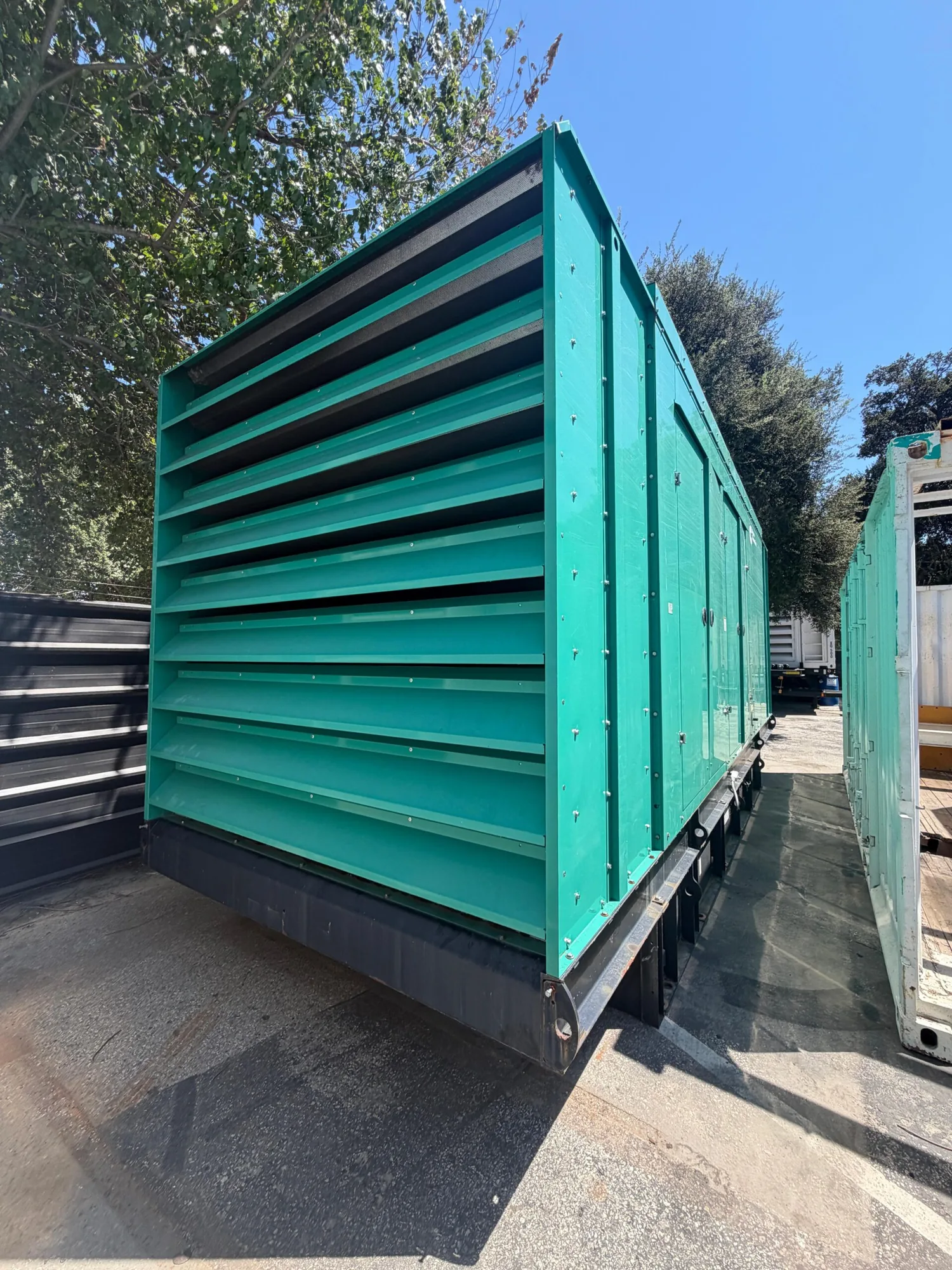 Cummins DQFAD / QST30 – 1000KW Tier 2 Diesel Generator Sets (2 Available)