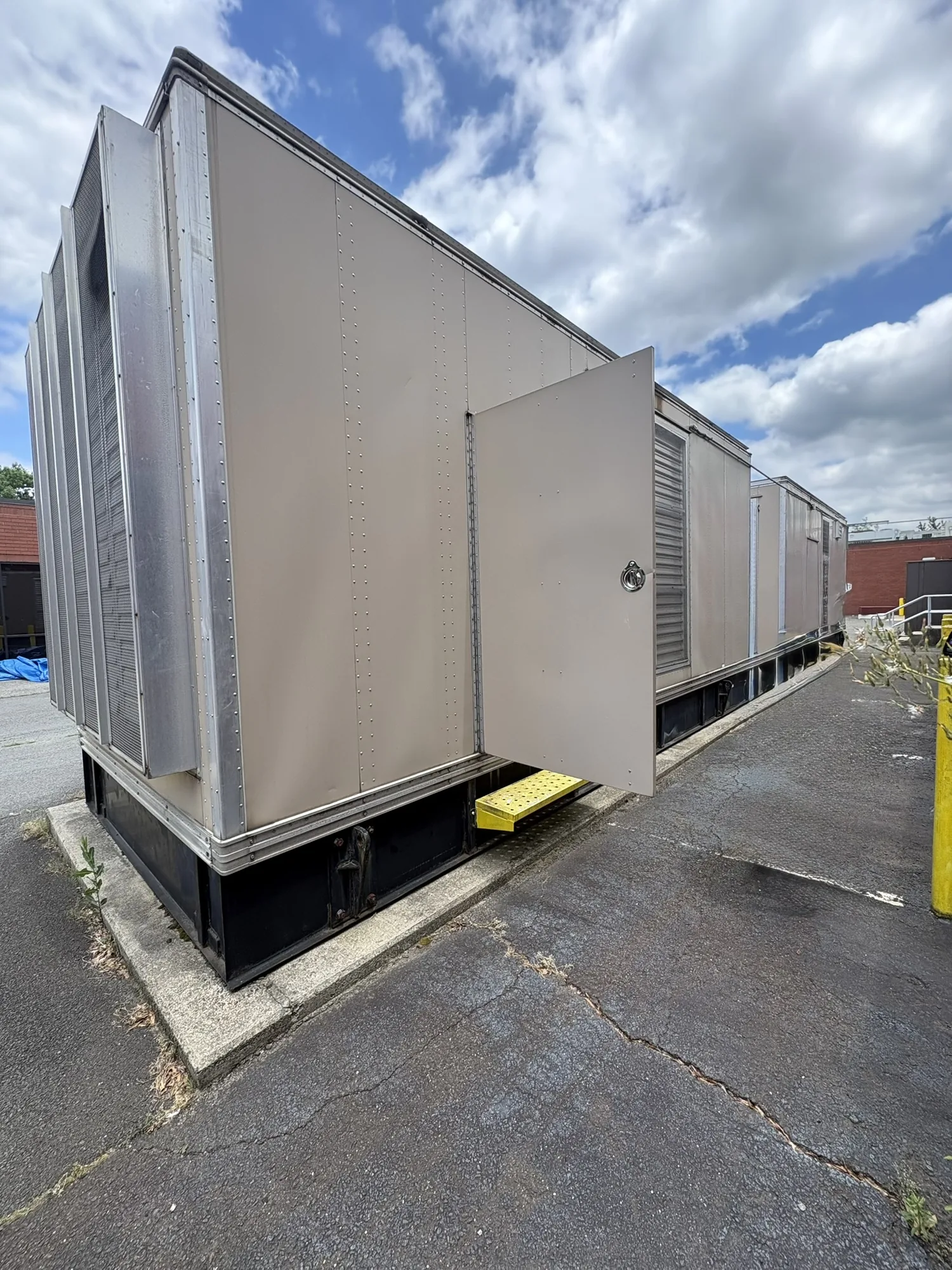 Caterpillar 3512 – 1250KW Enclosed Diesel Generator Set (2 AVAILABLE)