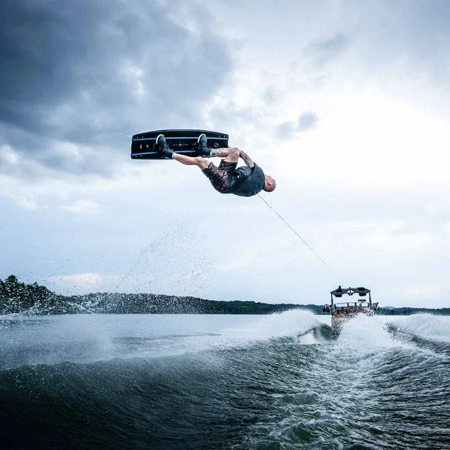 Hyperlite Kruzr Wakeboard w/ Session Bindings