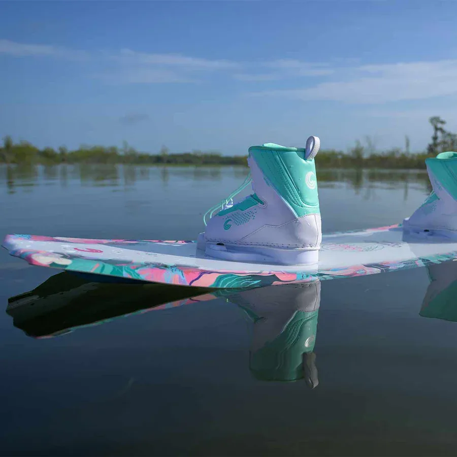 Connelly Women’s Lotus Wakeboard w/ Women’s Optima Bindings