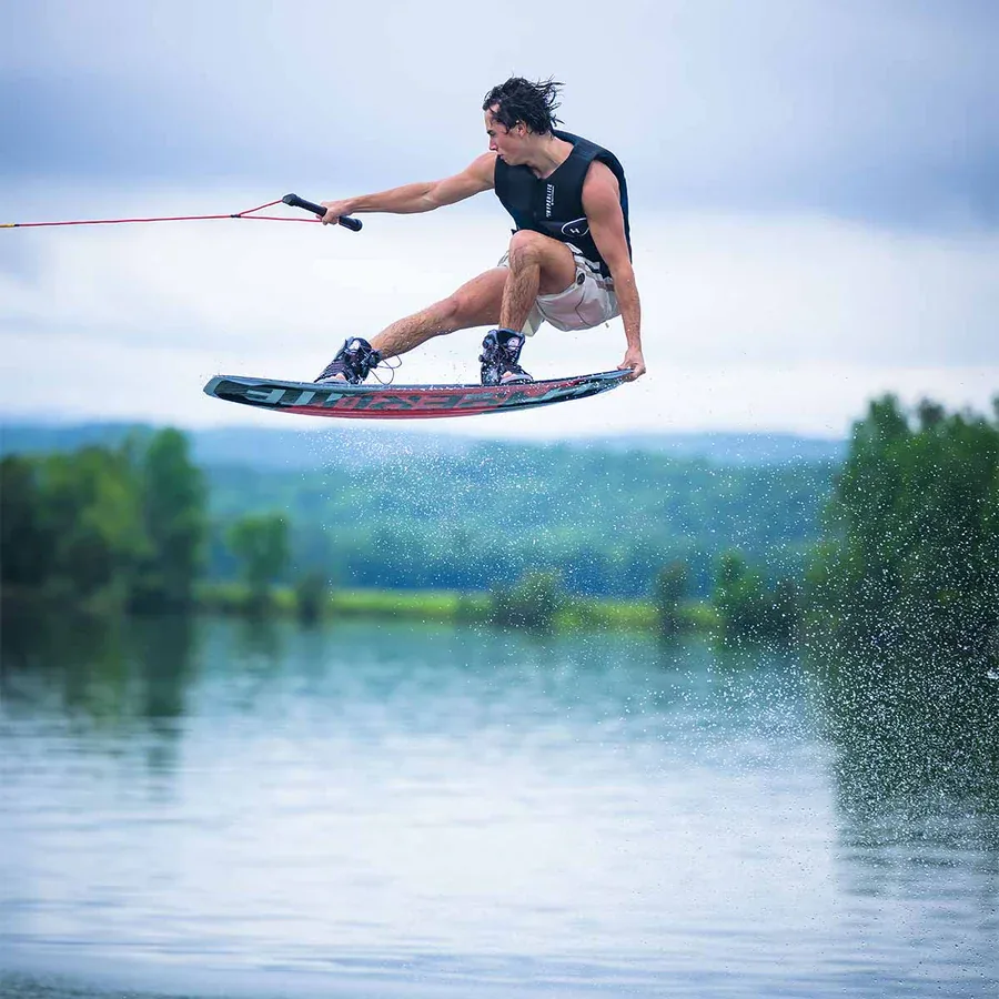Hyperlite Motive Wakeboard w/ Frequency Bindings