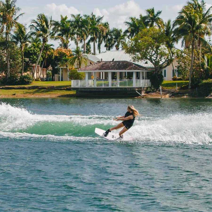 Ronix Women’s Quarter ‘Til Midnight Wakeboard w/ Halo Bindings