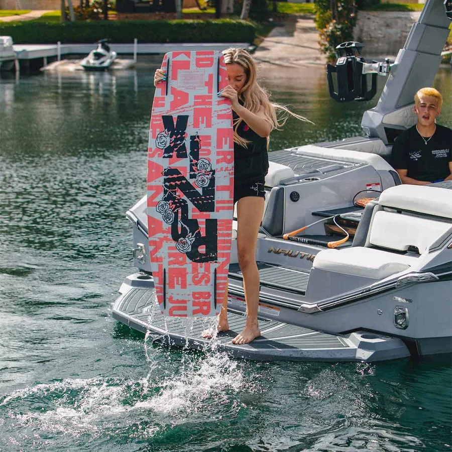 Ronix Women’s Quarter ‘Til Midnight Wakeboard w/ Luxe Bindings