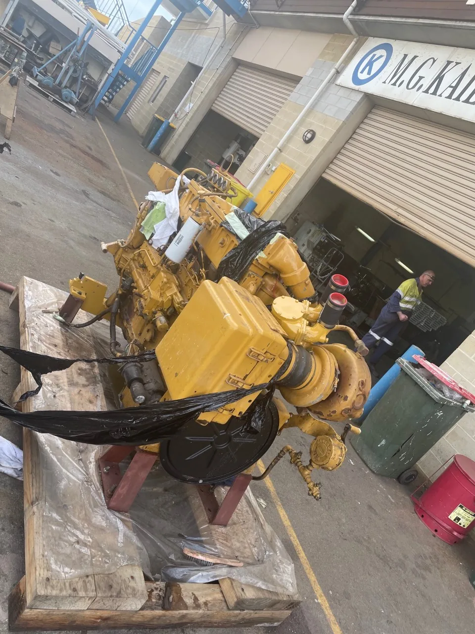 High Hour Runner Caterpillar 3406 380HP  Diesel Marine Engine