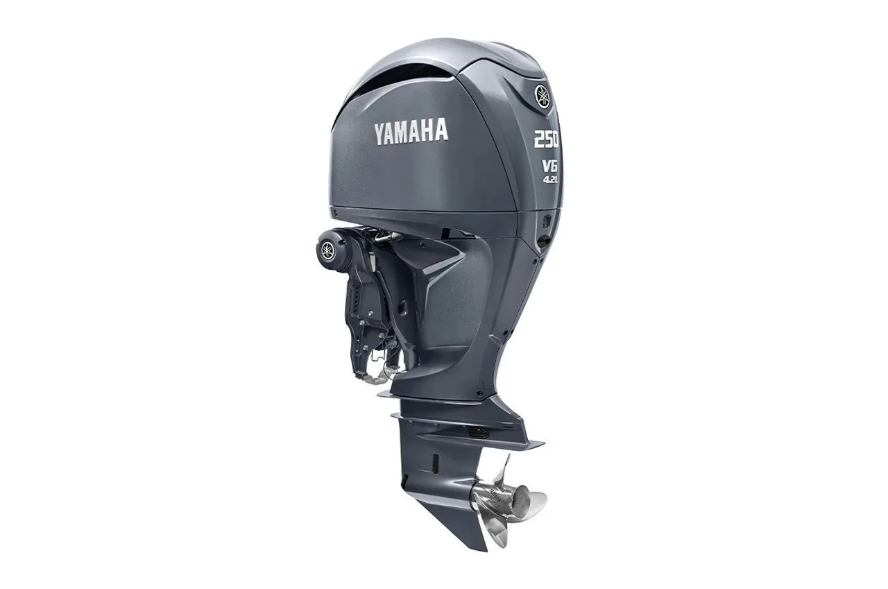 Yamaha LF250XB 250HP – Counter Rotation FourStroke 25-Inch Shaft